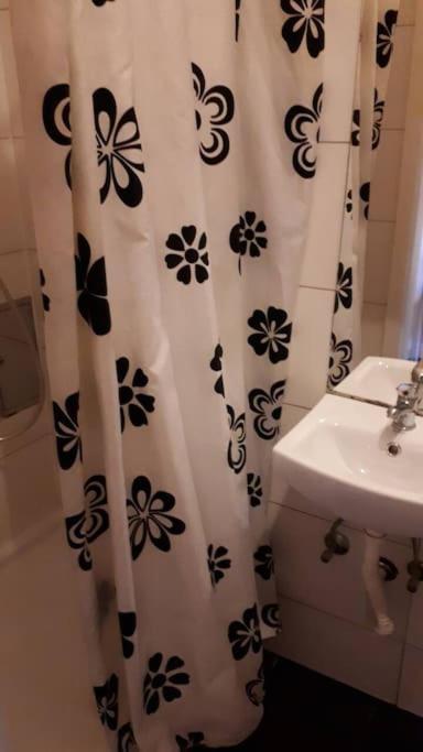 Simple Apartment 10 Minutes To Downtown Wenen Buitenkant foto