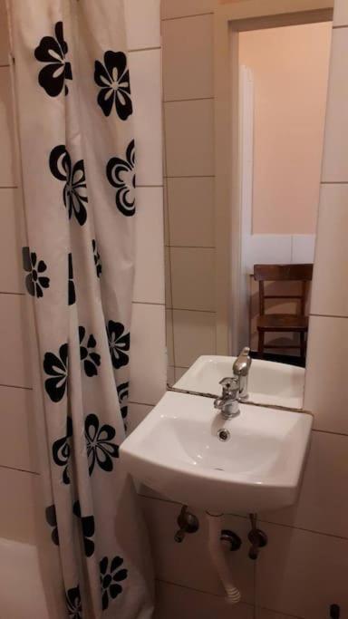 Simple Apartment 10 Minutes To Downtown Wenen Buitenkant foto